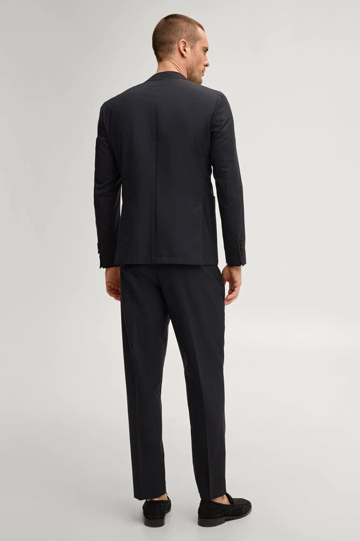 Leads to product detail page "Herby-Blayr suit in navy"