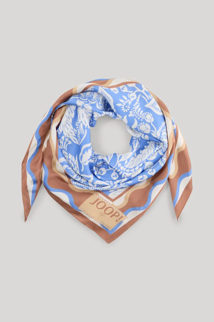 Führt zu Produktdetailseite „Tuch Augusta in Hellblau/Braun gemustert"