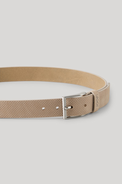 Leads to product detail page "Beige leather belt"