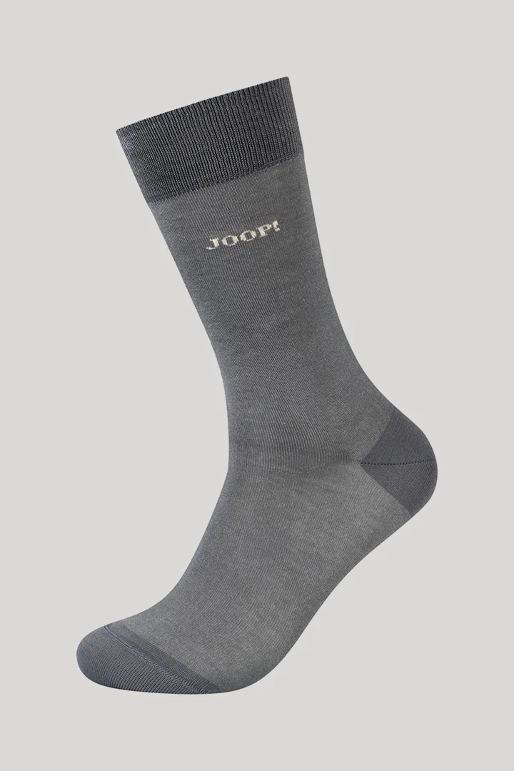 Leads to product detail page "2-pack of men's premium socks in grey/grey stripes"