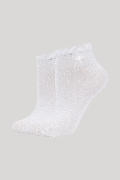 Leads to product detail page "2-pack of for your daily glam sneaker socks in white"