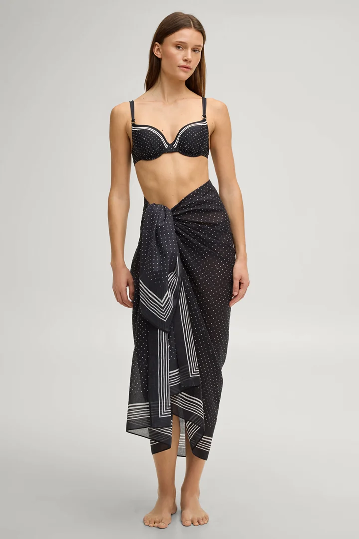 Leads to product detail page "Brismar beach patterned pareo in black"