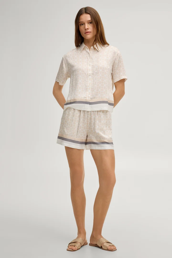 Leads to product detail page "Loungewear shirt Modern Essence in cream patterned"