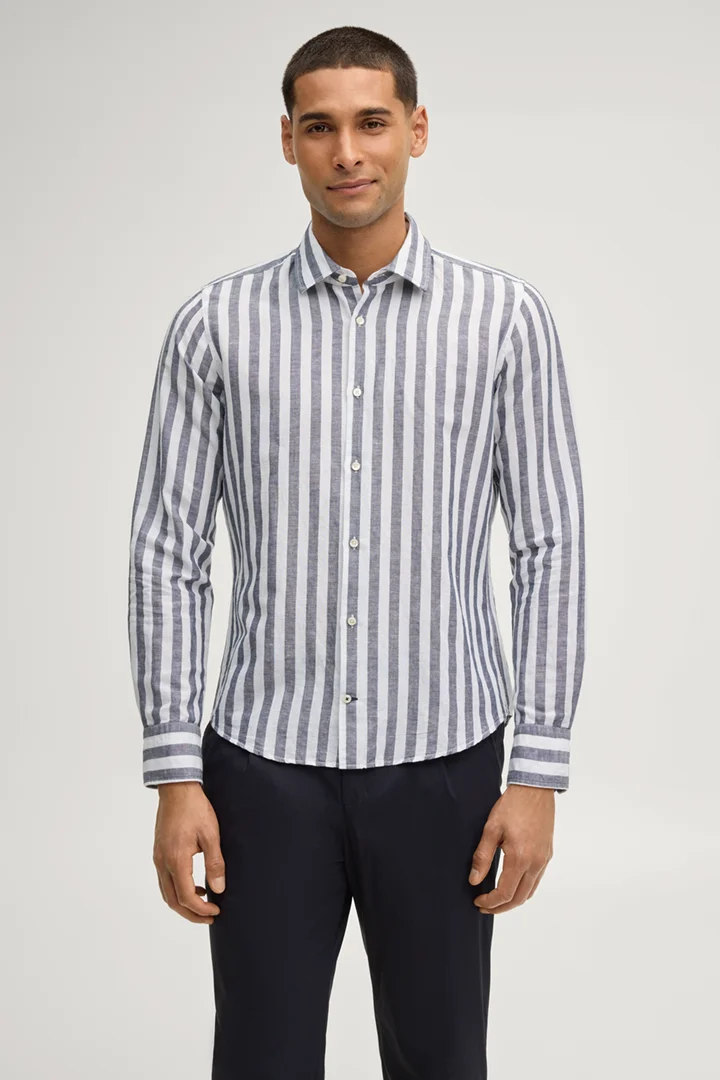 Leads to product detail page "Pit shirt in navy stripes"