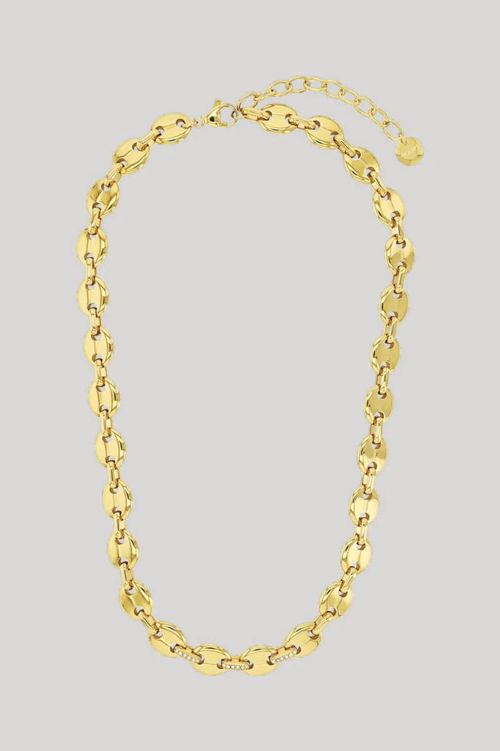 Leads to product detail page "Gold necklace with Preciosa"
