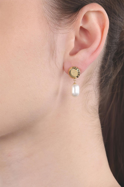 Führt zu Produktdetailseite „Ohrhänger mit Zuchtperle in Gold"