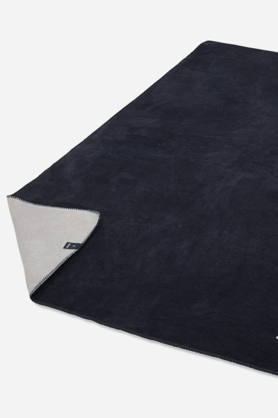 Führt zu Produktdetailseite „JOOP! UNI-DOUBLEFACE Wohndecke 150x200 cm, marine-grau"