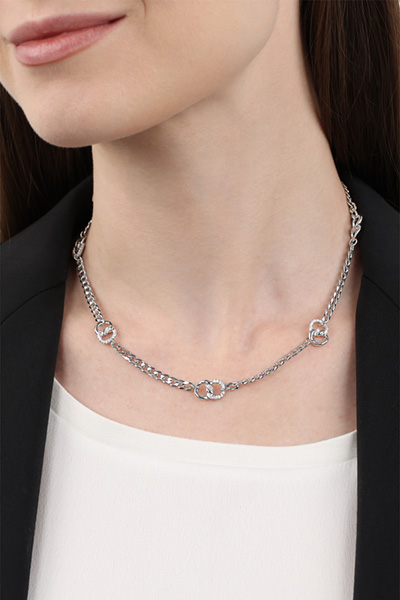 Führt zu Produktdetailseite „Collier mit Zirkonia-Anhänger in Silber"