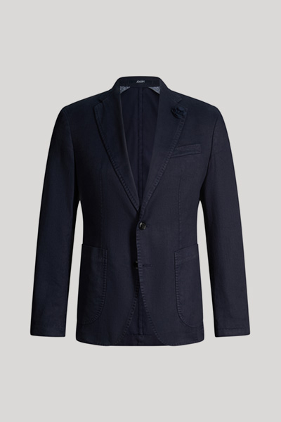 Leads to product detail page "Hoverest jacket in navy"