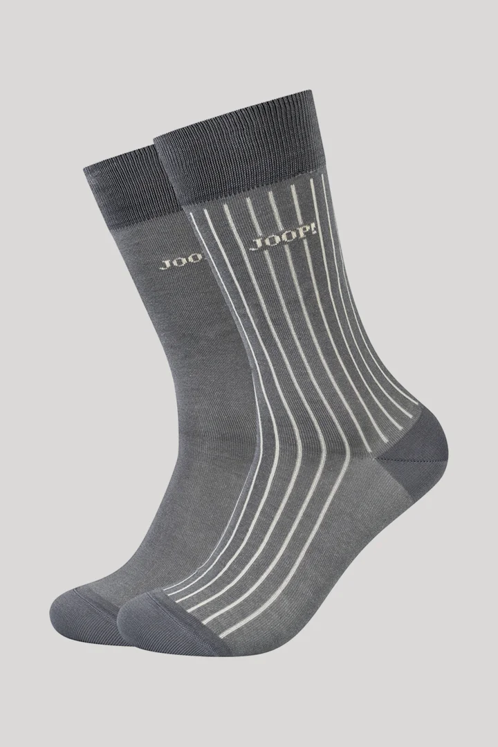 Leads to product detail page "2-pack of men's premium socks in grey/grey stripes"