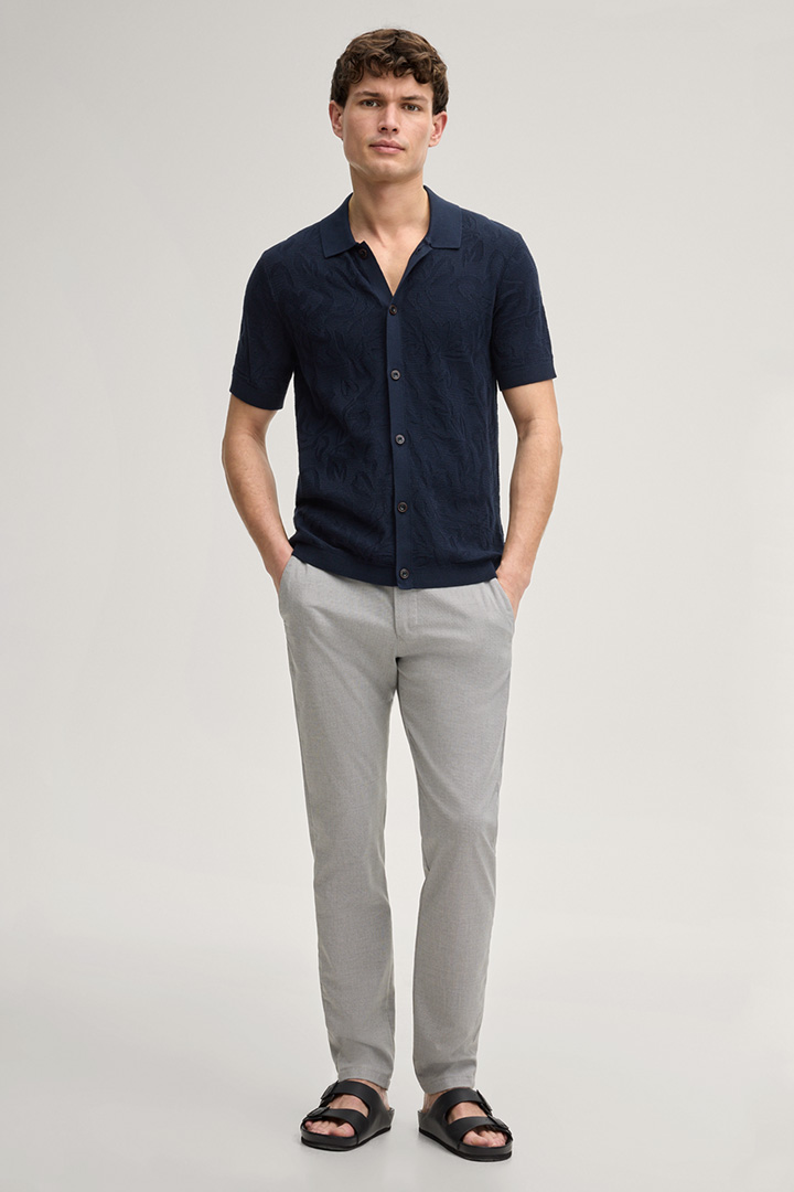 Leads to product detail page "Maxton Chinos in Light Grey"