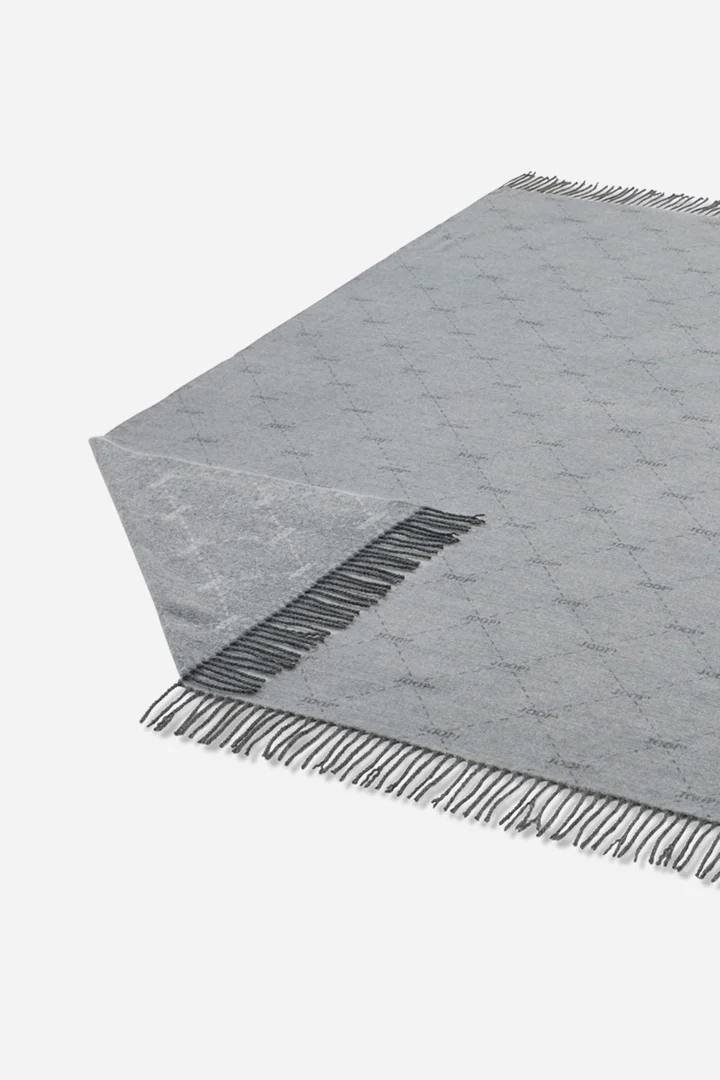 Führt zu Produktdetailseite „JOOP! FINE-DIAMOND Plaid 130x170 cm, silber"