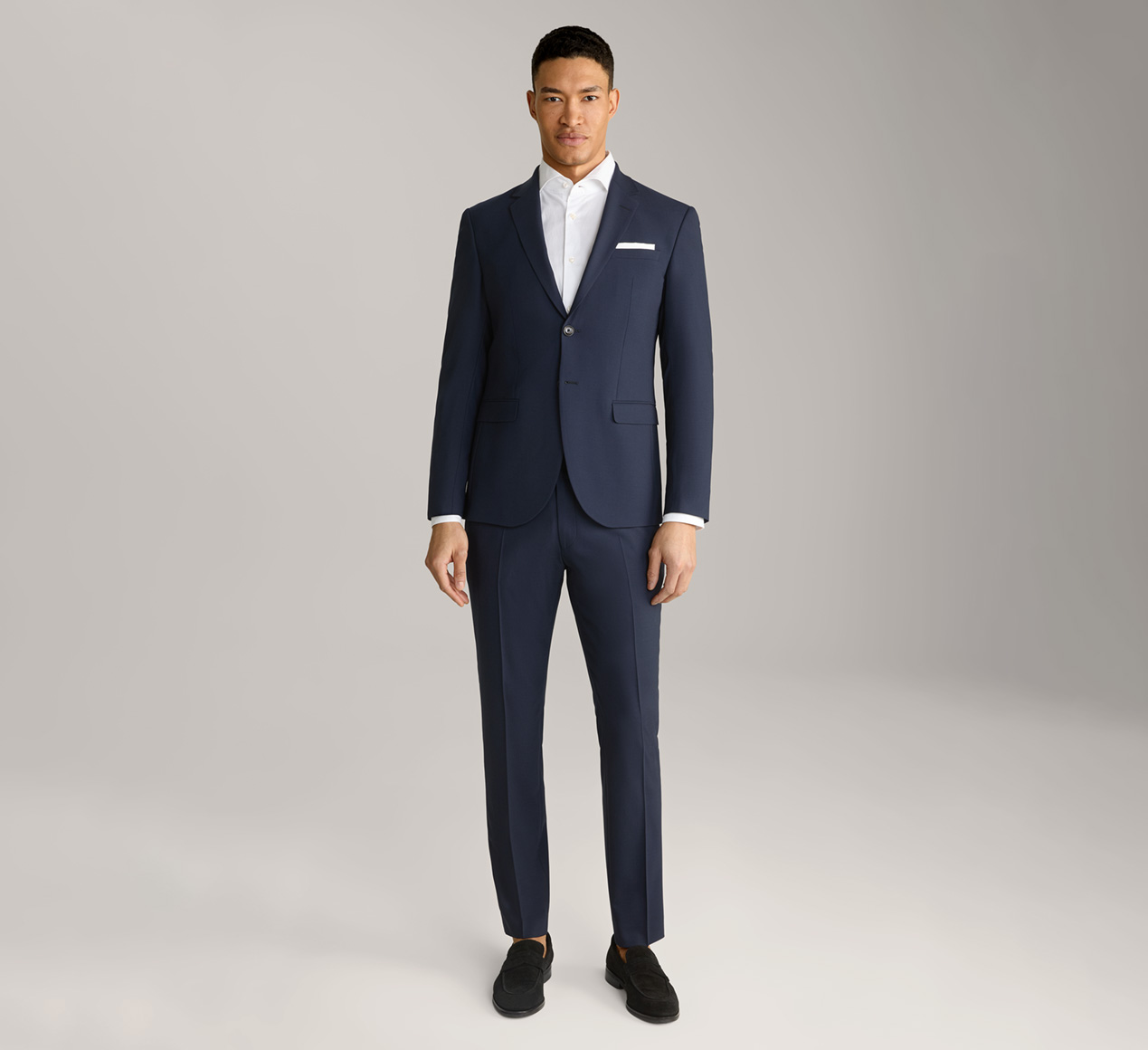 JOOP! präsentiert das Produkt Baukasten-Anzughose Gun in Navy strukturiert aus der Kategorie Hosen & Chinos