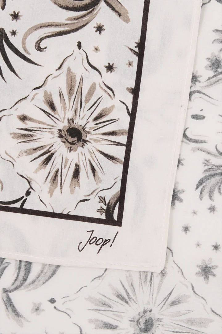 Leads to product detail page "Beige patterned pocket square"