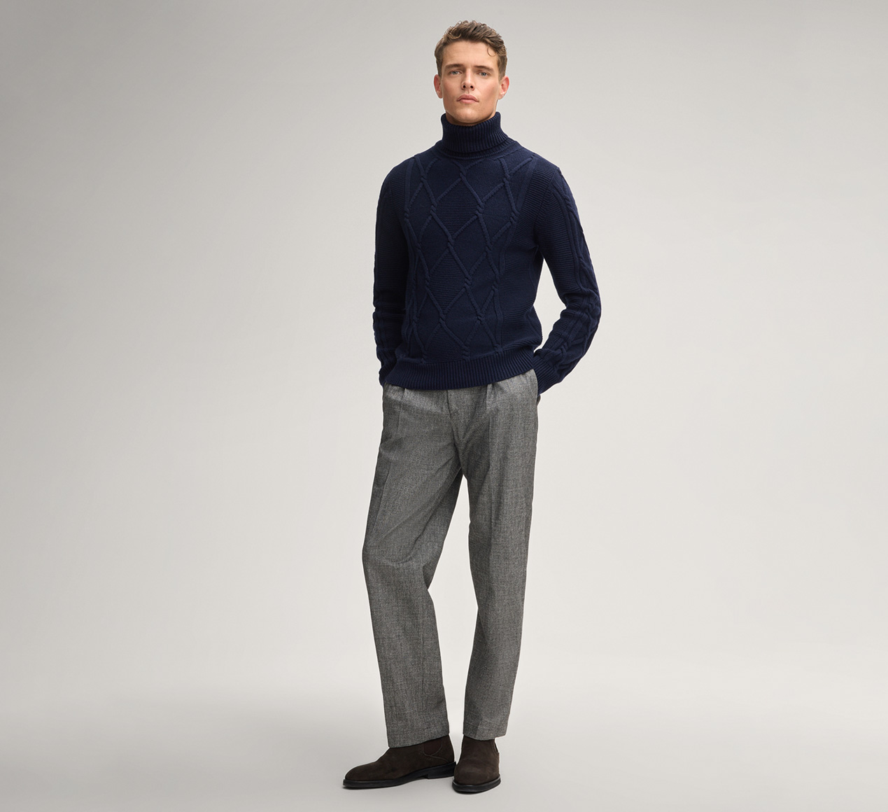 JOOP! präsentiert das Produkt Rollkragenpullover Liono in Dunkelblau aus der Kategorie Strick