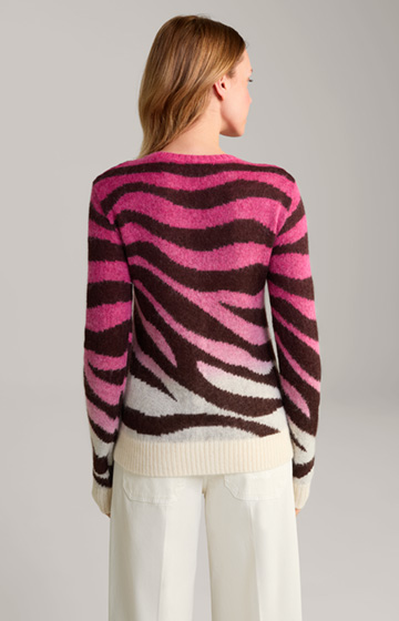 Sweater in a pink/brown/cream pattern