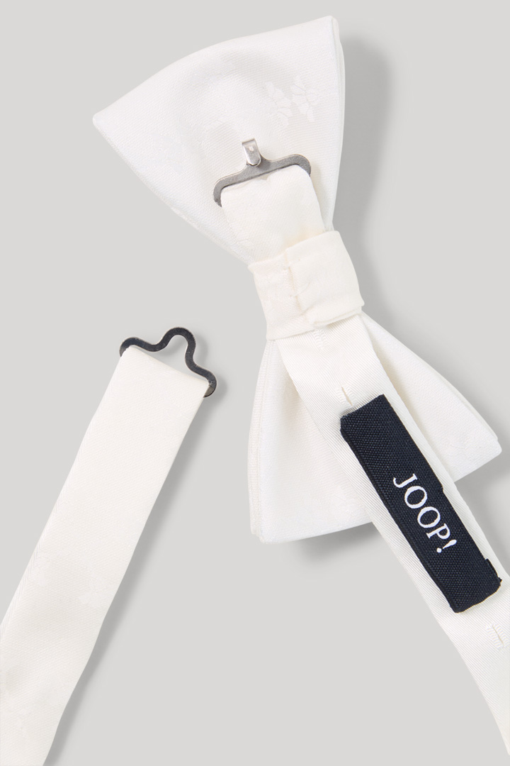 Führt zu Produktdetailseite „Fliege in Offwhite"