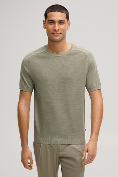 Leads to product detail page "Vitor knitted shirt in khaki"