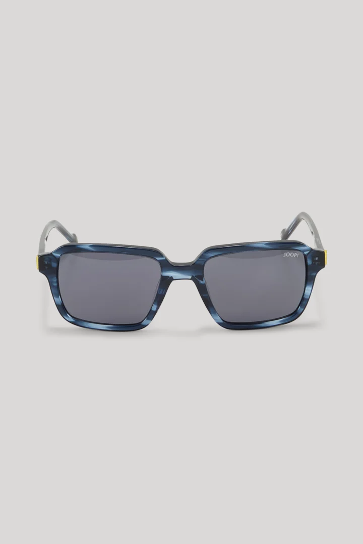 Leads to product detail page "Blue sunglasses"