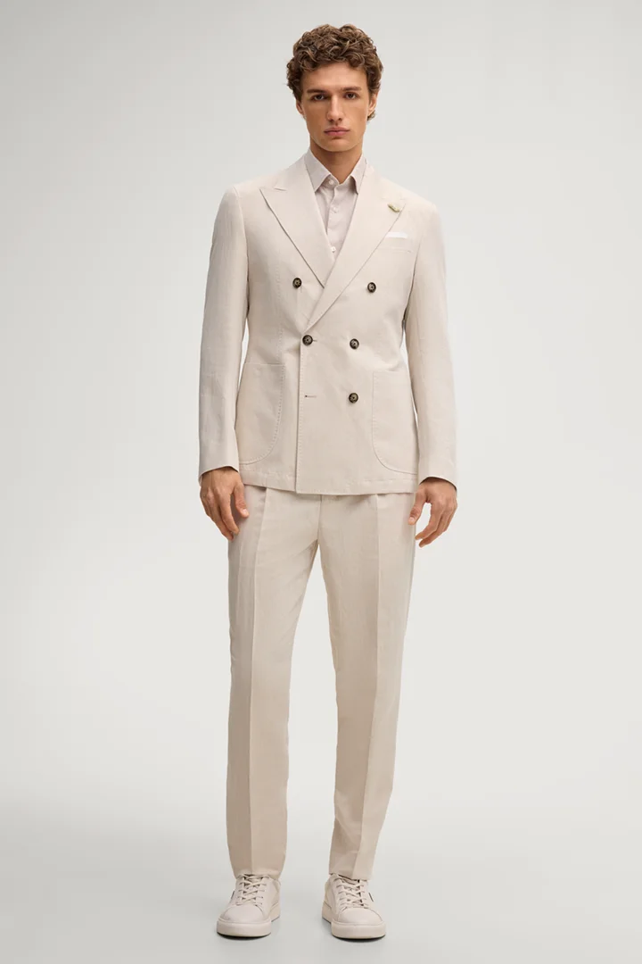 Leads to product detail page "Heazy-Rennet suit in light beige"