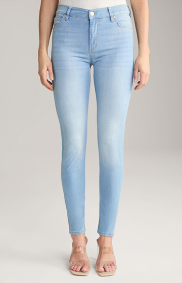 Slim Jeans in a Light Blue Washed Look