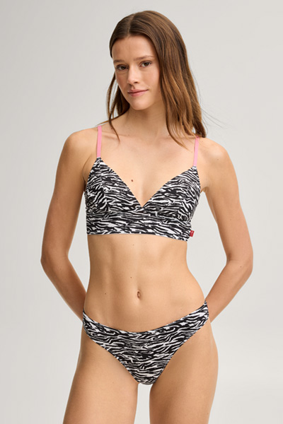 Leads to product detail page "Triangle bralette with animal print in black and white"