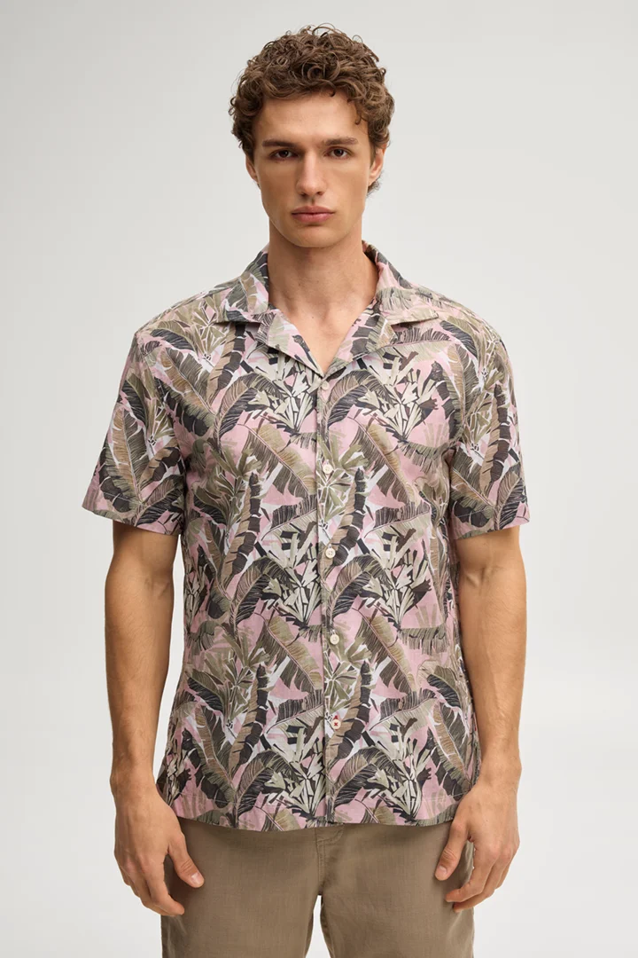 Leads to product detail page "Hanes"