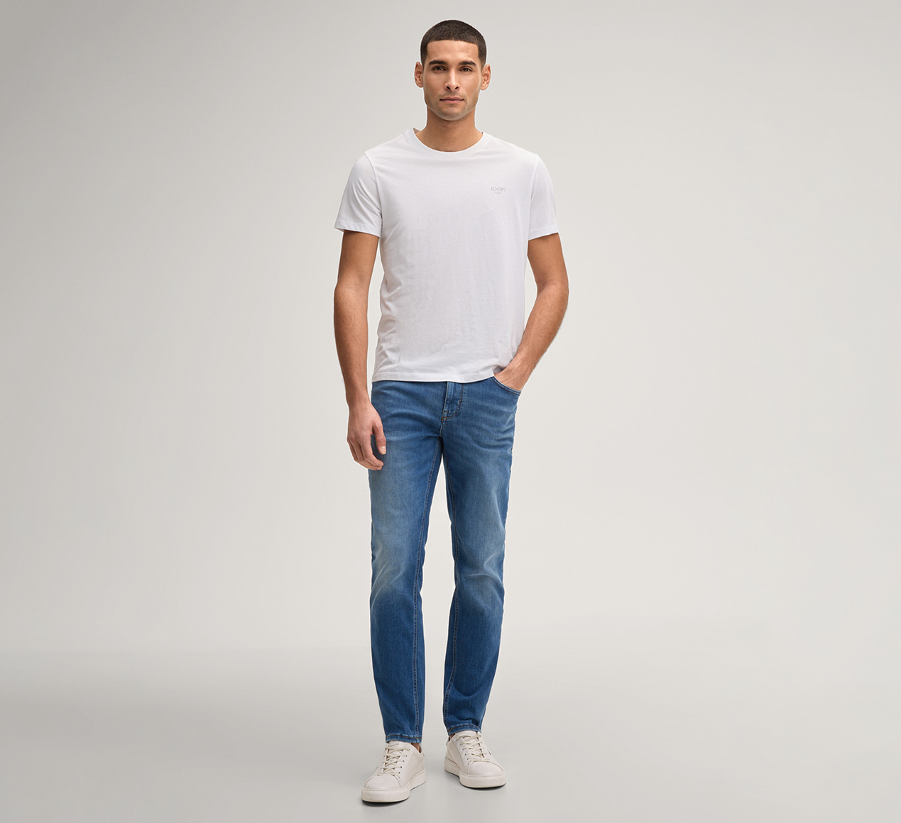 JOOP! präsentiert das Produkt Re-Flex Jeans Stephen in Blau aus der Kategorie Jeans