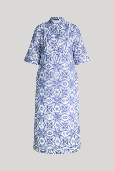 Desa dress in white/blue patterned