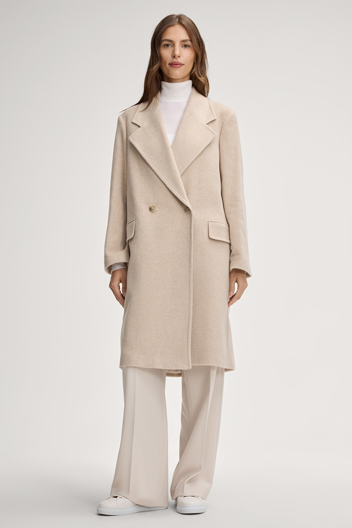 Leads to product detail page "Caro Coat in Sand"