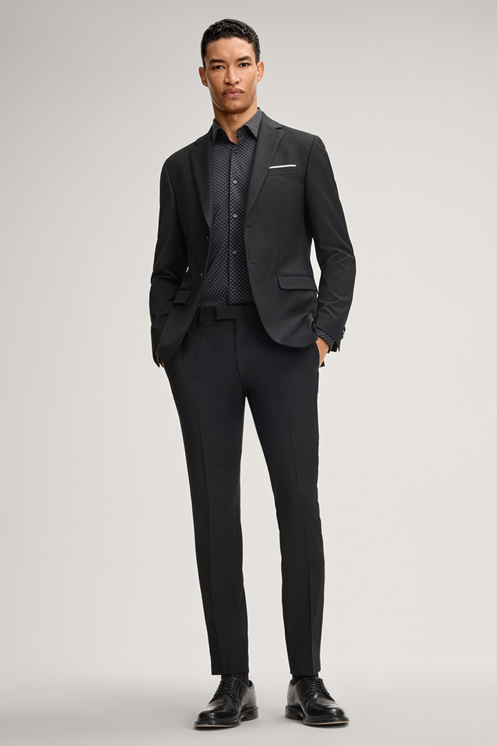 Leads to product detail page "Functional Pit shirt in black patterned"