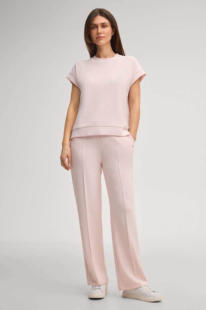 Führt zu Look-Detailseite „Shop the Look: Sweat-Kombi in Rosé“