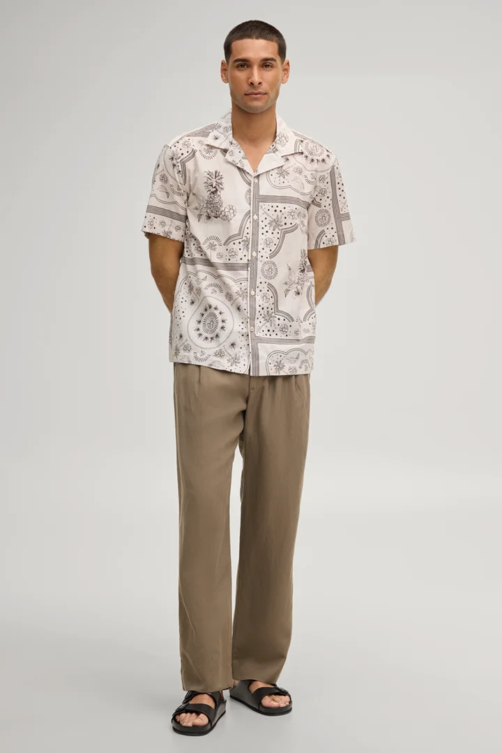 Führt zu Produktdetailseite „Kurzarm-Hemd Hanes in Beige gemustert"