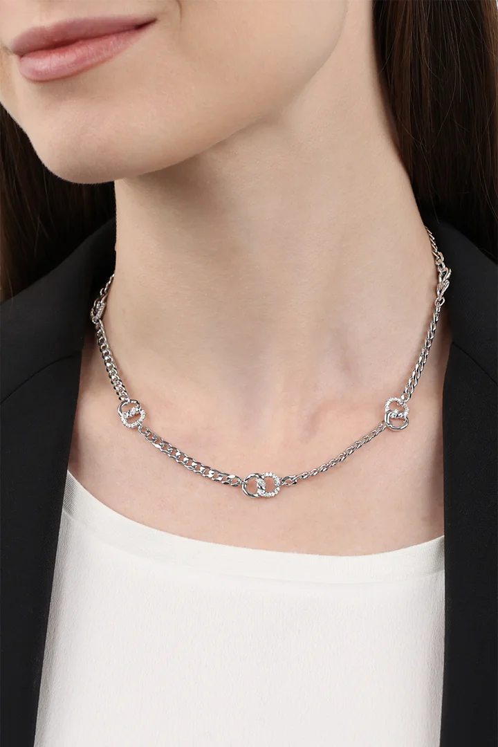 Führt zu Produktdetailseite „Collier mit Zirkonia-Anhänger in Silber"