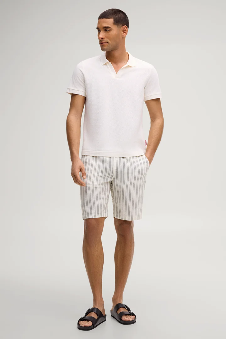 Leads to product detail page "Russ shorts in off-white stripes"