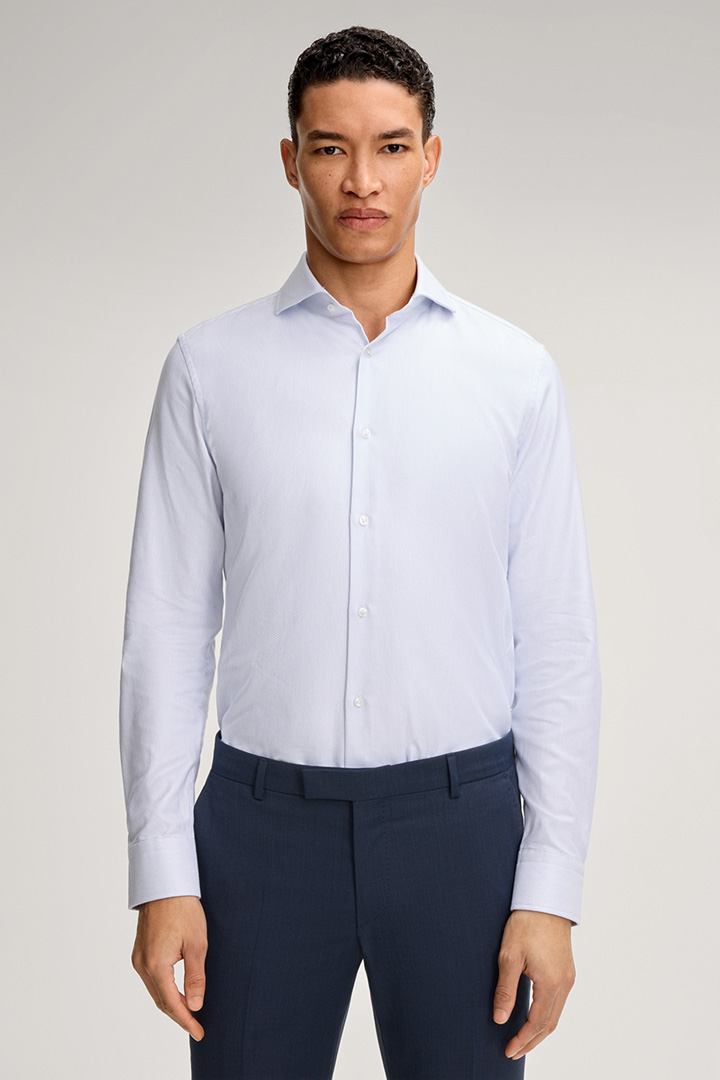 Leads to product detail page "Pares Shirt in White"