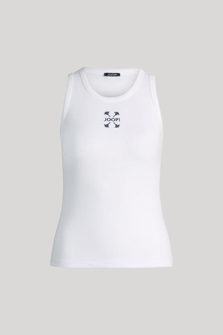 Leads to product detail page "Top in White"