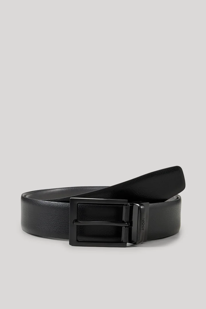 Leads to product detail page "Leather belt in charcoal grey"