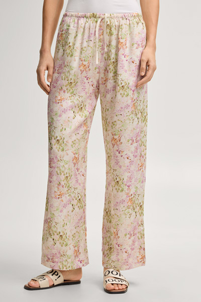 Leads to product detail page "Loungewear fabric trousers Wild Bloom in cream/rosé floral"