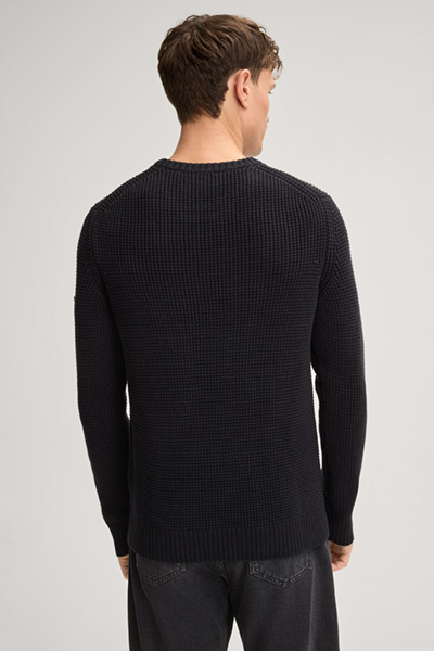 Harono Knitted Pullover in Black, Ribbed