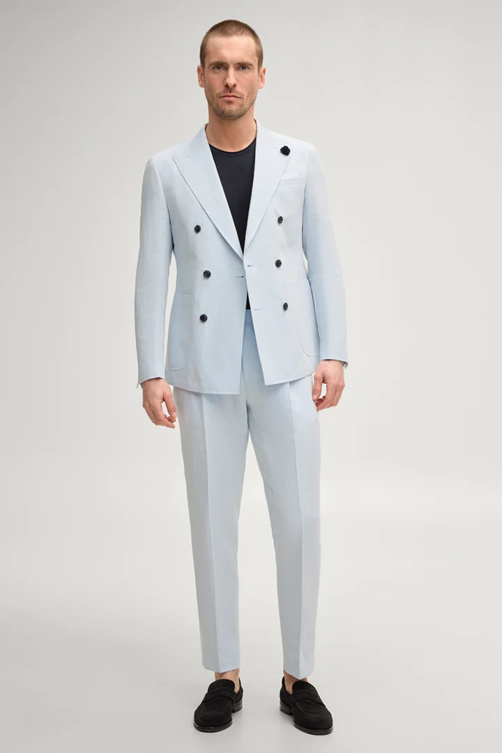 Leads to product detail page "Heazy-Rennet suit in light blue"