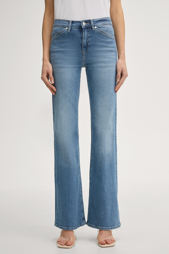 Bootcut Jeans Elisha in hellem Jeansblau, hohe Taille