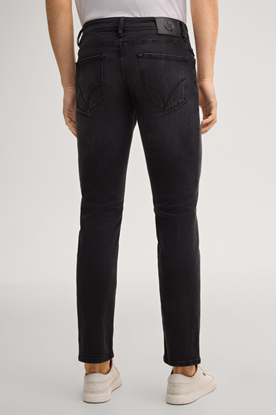 Fortres Jeans in Washed Black