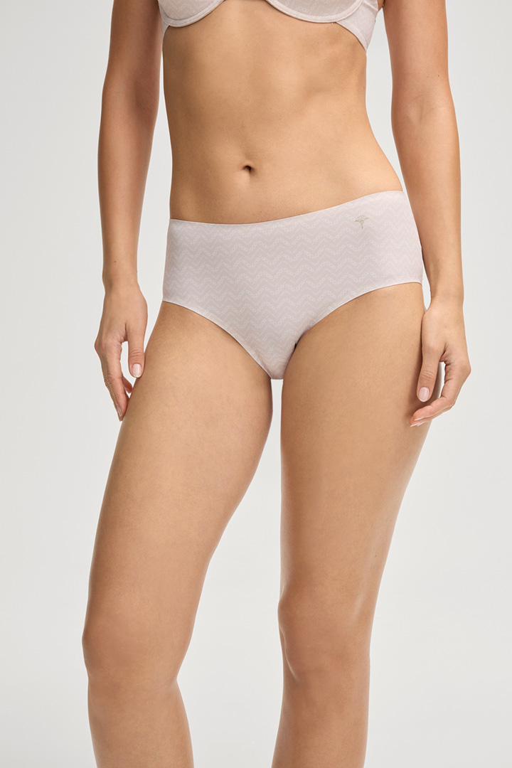 Leads to product detail page "Satin Panties in a Light Beige Pattern"