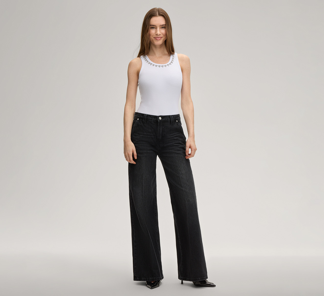 JOOP! präsentiert das Produkt Top Taina mit Strass in Weiß aus der Kategorie Shirts & Sweats