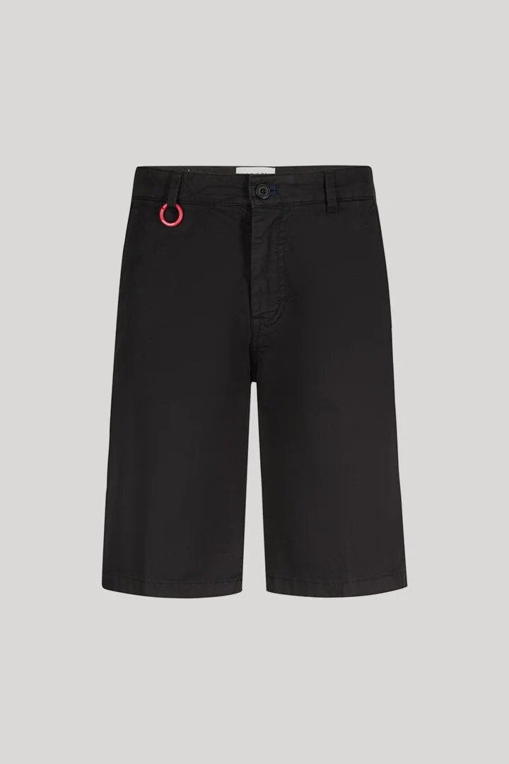 Leads to product detail page "Rudo bermuda shorts in black"