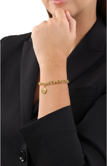 Bracelet with logo pendant in gold
