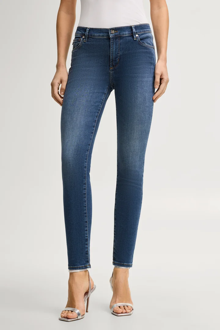 Leads to product detail page "Slim Jeans Sol, mid rise"