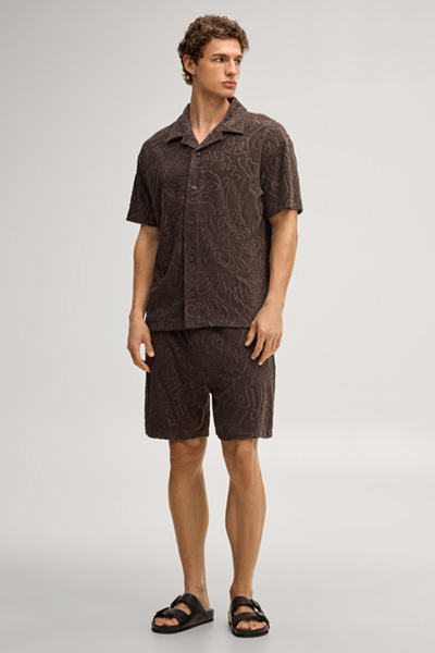 Leads to product detail page "Moala sweatshirt in dark brown with a pattern"