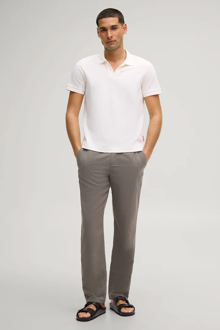 Leads to product detail page "Russell khaki jogging bottoms"